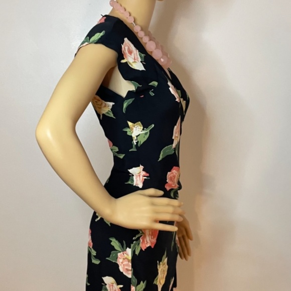 ❌ SOLD! Capped sleeve fitted twist v- neck midi - Picture 3 of 9